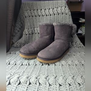 UGG 10w Bailey Bow Boots in Gray with Tan Sole
